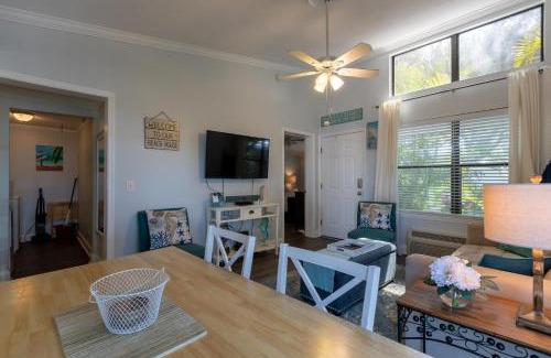 New Smyrna Beach House | Dolphin Cove Cottage -2-2 Pet Friendly!