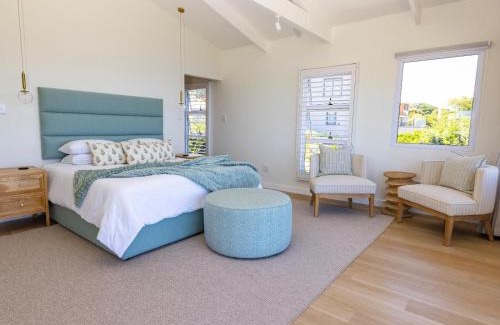 Herolds Bay Apartment | Dolphin Dream