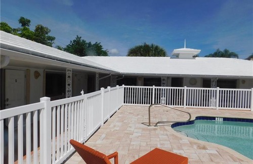 Dolphin Isles Hotel | Dolphin Isles Resort