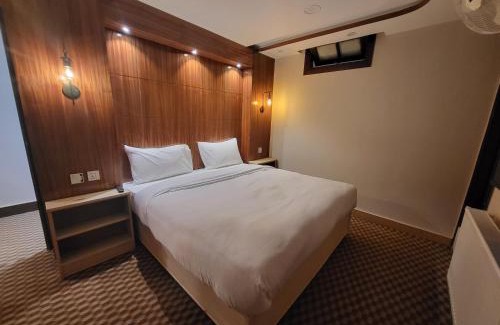 Murree Hotel | Dolphin Lodge