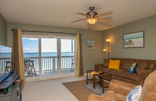 Innerarity Townhomes House | Dolphin Watch: Waterfront Unit with 2 Kayaks!