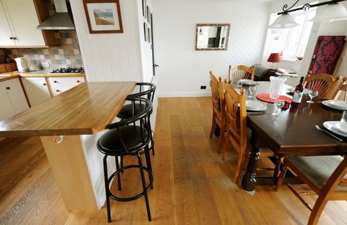 Charmouth House | DOLPHINS LEAP, pet friendly, country holiday cottage in Charmouth