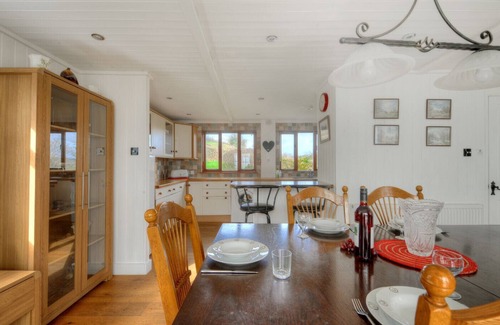 Charmouth House | DOLPHINS LEAP, pet friendly, country holiday cottage in Charmouth