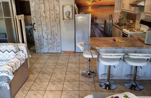George Apartment | Dolphins Self-Catering Accommodation
