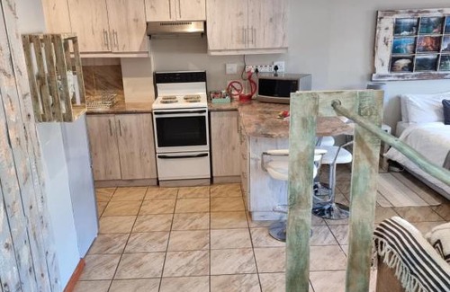 George Apartment | Dolphins Self-Catering Accommodation