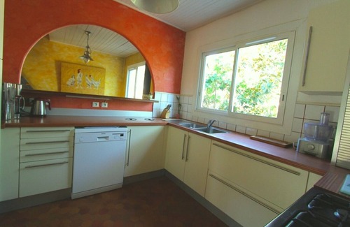 Lacanau-Ocean Villa | Dom Tom villa is less than 300m from beach in quiet district of Lacanau ocean