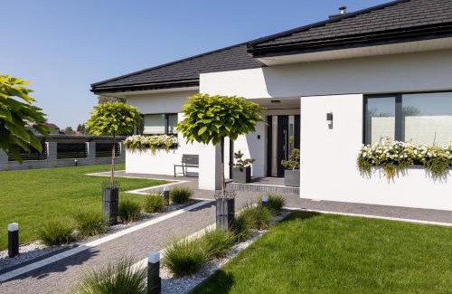 Zator Villa | Dom z jacuzzi do 10 osób Zator Willa LuxHouse