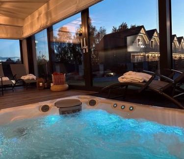 Zator Villa | Dom z jacuzzi do 10 osób Zator Willa LuxHouse