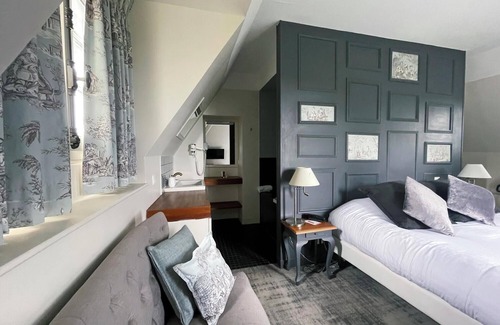 Rolleboise Hotel | Domaine de la Corniche