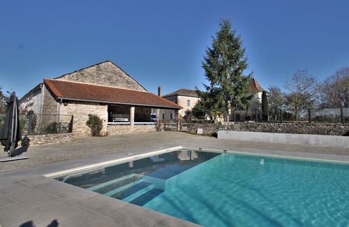 Caylus Bed & Breakfast | Domaine de Monplaisir, a prestigious place