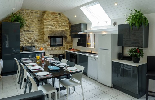 Plouguin Cottage | Domaine des Abers*covered, heated swimming pool close to the sea.