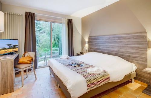 Peymeinade Hotel | Domaine La Tour Carrée