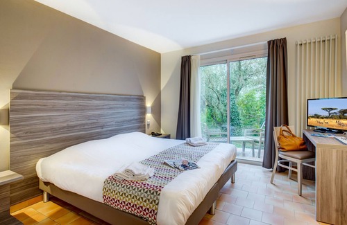 Peymeinade Hotel | Domaine La Tour Carrée
