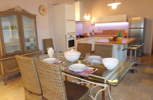 Cavaillon Apartment | Domaine Les Rivales en Provence - 5 bedrooms - sleeps 10