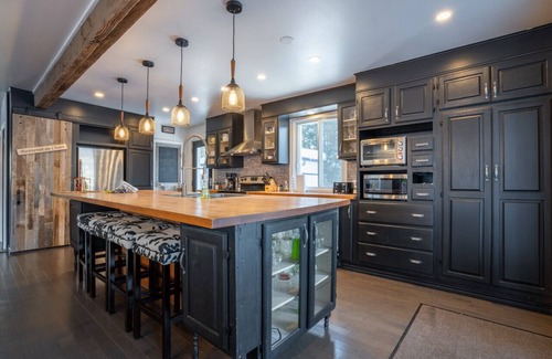 Saint-Jean-de-Matha Ski Chalet | Domaine Ormes Hot Tub Lake Pool Table Kayak
