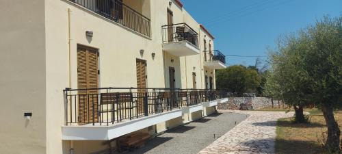 Skoutari Apartment | Domaine Papakonstantis Apartments To Let