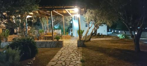 Skoutari Apartment | Domaine Papakonstantis Apartments To Let