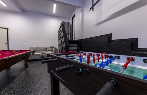 Chertsey Ski Chalet | Domaine privé avec terrain de 60 acres et lac privé.