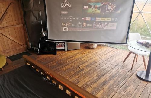 Lincoln Apartment | Dome One with Hot Tub, Lincoln, Projector, Firepit