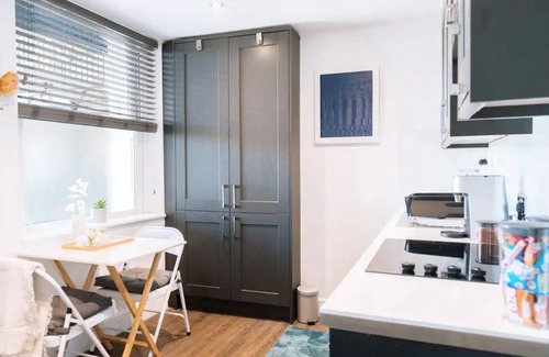 Brighton City Centre Apartment | -dome View- Beautiful Studio in Central Brighton