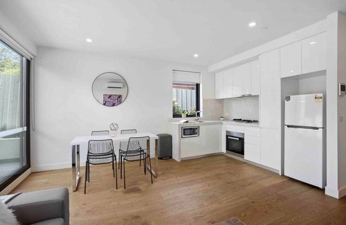 Caulfield North Apartment | Domi Rentals - The Balaclava Apartment