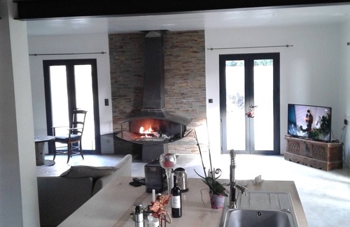Verquieres Cottage | Dominique and Eric welcome you to their large, characterful Mas with heated swimming pool.