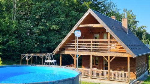 Nowica House | Domki Na Wzgórzu