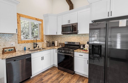 Meadowbrook Estates Cabin | Doms House - Stunning design, an unforgettable location to make family memories!