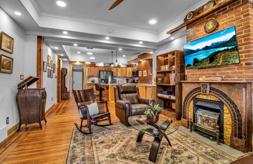 Front Park Apartment | Don't look.you'll fall in love!