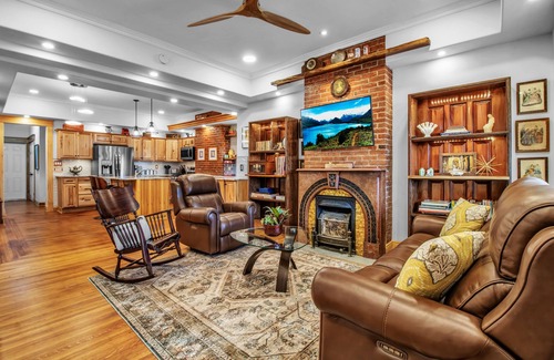 Front Park Apartment | Don't look.you'll fall in love!