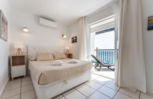 Sitio de Calahonda Apartment | Dona Lola Micaela Beach front duplex 2 bedroom apartment - open sea and beach views surrounded by bars and restaurants - Costa del Sol - CS199