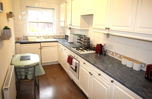 Doncaster Apartment | Doncaster Central Apartment Sleeps 5 Very Quiet