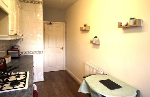 Doncaster Apartment | Doncaster Central Apartment Sleeps 5 Very Quiet