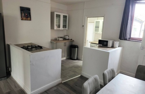 Doncaster House | Doncaster Serviced Accommodation - 3 Bed House- Ideal for Contractors/Families