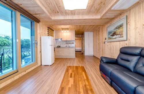 Jocheon House | Dongbackdongsan Pension