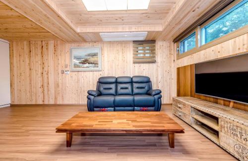 Jocheon House | Dongbackdongsan Pension