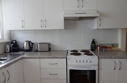 Mollymook Beach Apartment | Donlan's Beach Cottage - 85m to Mollymook Beach