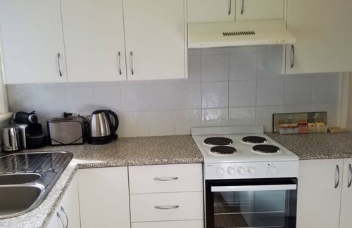 Mollymook Beach Apartment | Donlan's Beach Cottage - 85m to Mollymook Beach