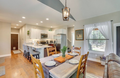 Fir Grove Estates Cabin | Donnelly Cabin w/Hot Tub < 1 Mi to Boulder Creek!