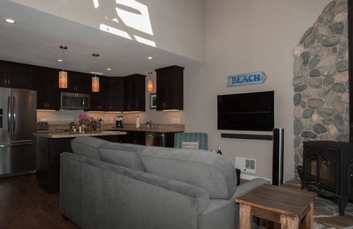 Truckee Condo | Donner Vista at Donner Lake Village Resort by Tahoe Mountain