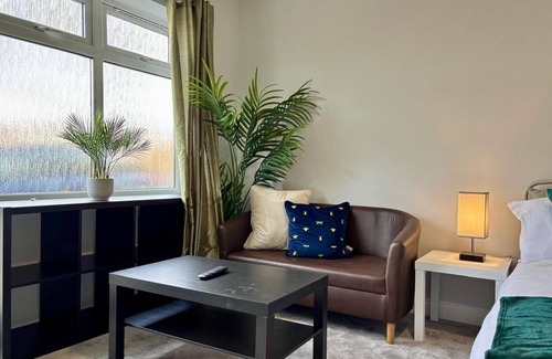 Donnington Apartment | Donnington Apartments - Studio 1
