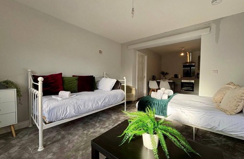 Donnington Apartment | Donnington Apartments - Studio 4