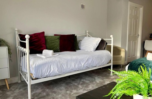 Donnington Apartment | Donnington Apartments - Studio 4