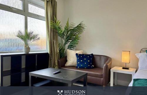 Donnington Apartment | Donnington Apartments - Studio 1