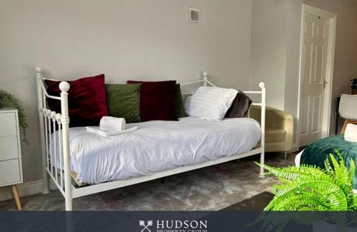 Donnington Apartment | Donnington Apartments - Studio 4