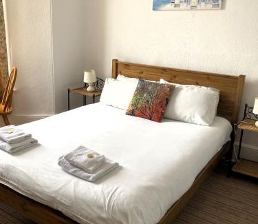 Truro House | Donnington Guesthouse