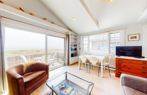 Provincetown Hotel | Door to Shore
