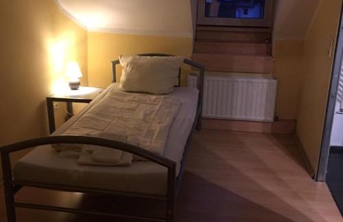 Kaiserslautern Apartment | Doppelbettzimmer mit Bad