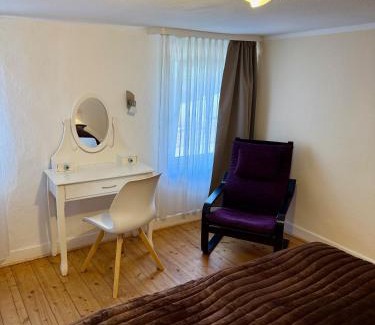 Wolfhagen Apartment | Doppelhaushälfte - gemütlich wohnen im Fachwerkhaus - 5 Schlafzimmer, 2 Bäder