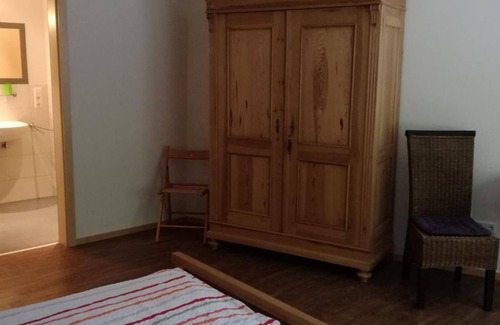 Leinsweiler Bed & Breakfast | Doppelzimmer 1 - Gästehaus Erlenwein